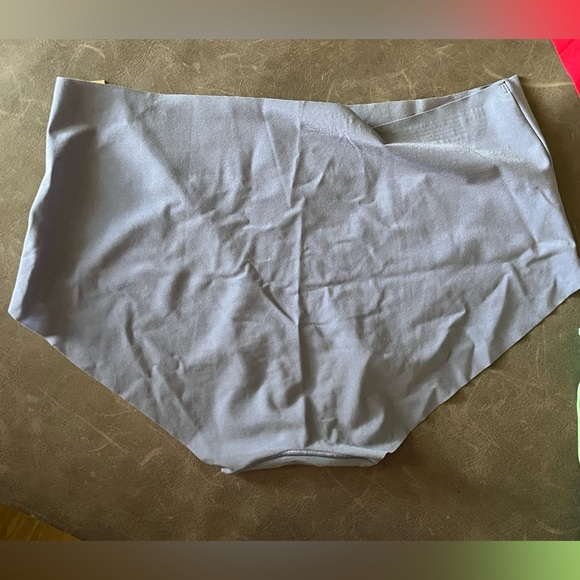 🎈Lot of Victoria Secrets Panties, SZ MEDIUM
5 Brand New, Never worn, 2010s - Picture 12 of 16